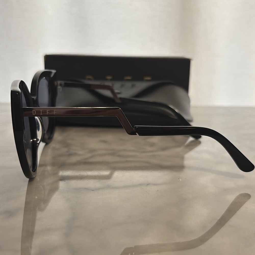 DIFF Black Cat Eye Sunglasses - Picture 7 of 7
